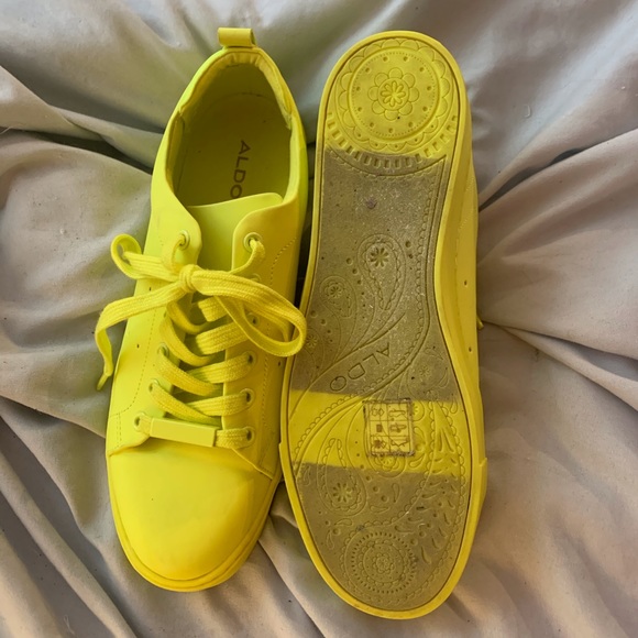 Neon yellow sneakers - Picture 2 of 4